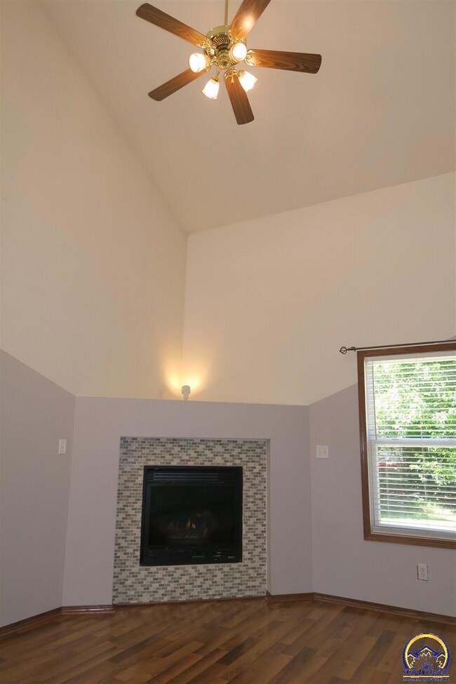 7318 SW 23rd St, Topeka, KS 66614 - photo 3