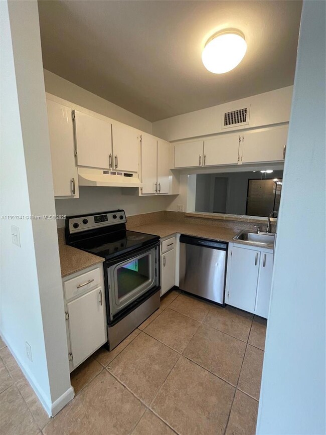 5595 Courtyard Dr unit 5595, Margate, FL 33063 - photo 7