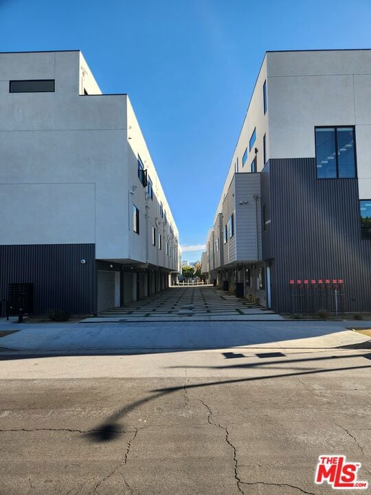 11314 W Raitt Ln, North Hollywood, CA 91606 - photo 2