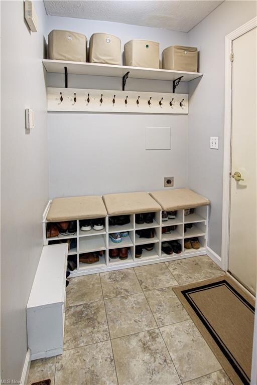 27018 Valeside Ln, Olmsted Falls, OH 44138 - photo 6