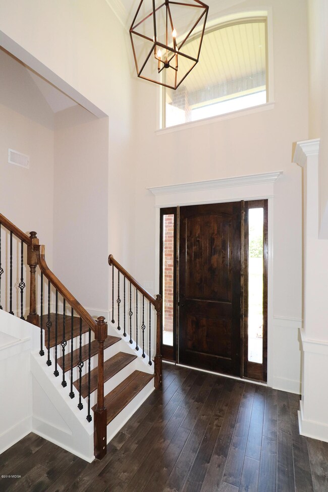 104 Bainbridge - Foyer 2