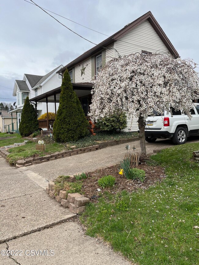 209 E 14th St, Berwick, PA 18603 - photo 4