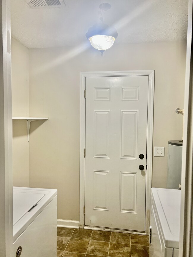 103 Stonefield Cir, Shelbyville, TN 37160 - photo 6