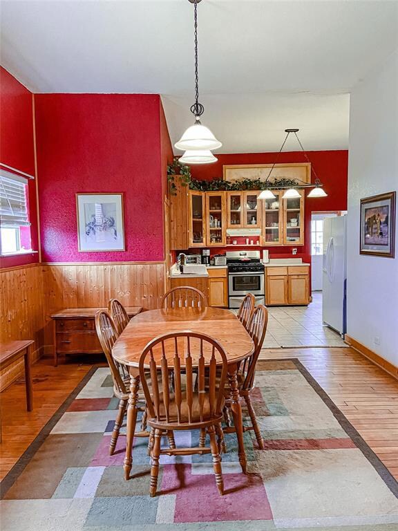 714 W Wardville St, Cleburne, TX 76033 - photo 2