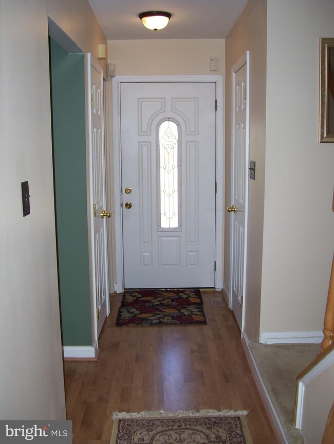 2043 Mayflower Dr, Woodbridge, VA 22192 - photo 2