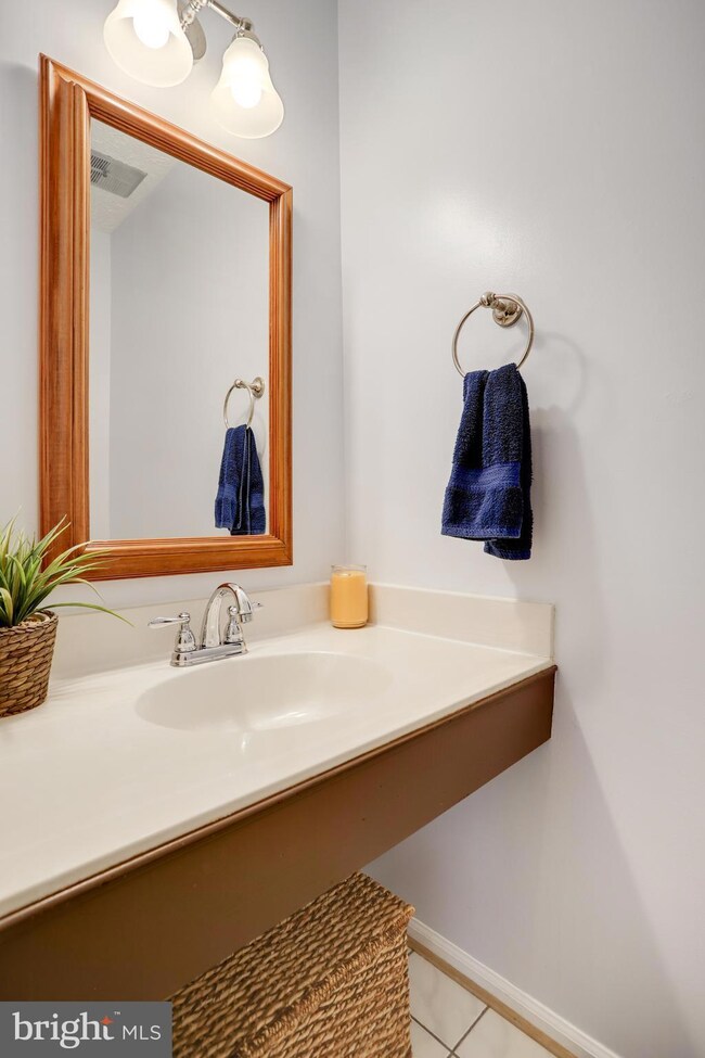 3619 Buckeye Ct, Fairfax, VA 22033 - photo 5