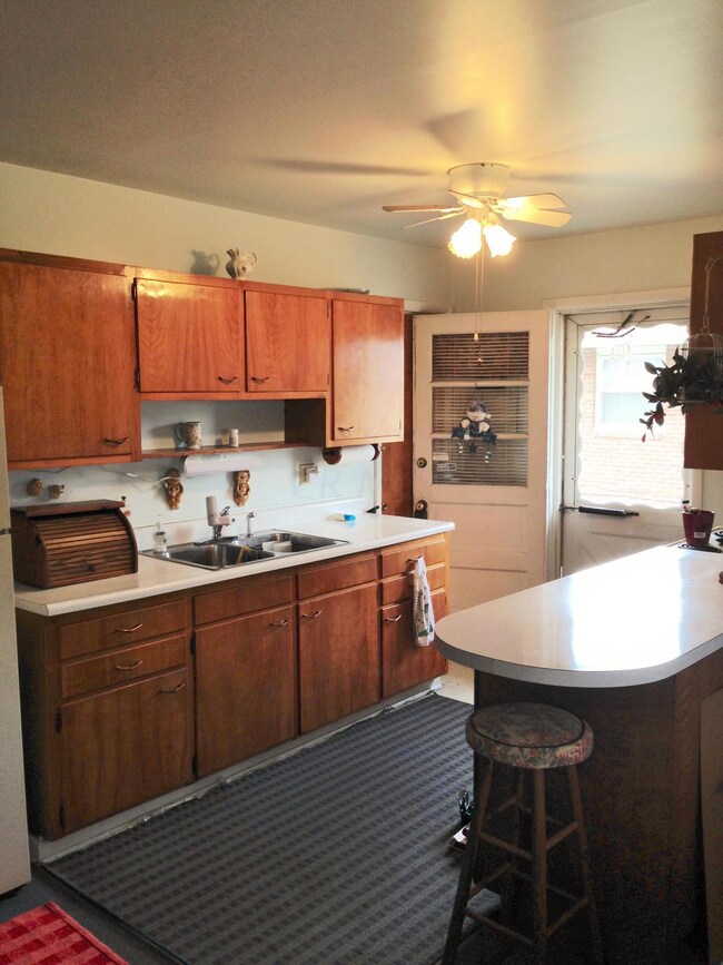 Kitchen1.jpg
