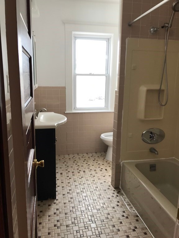 16 Washburn St unit 16, Newton, MA 02458 - photo 2