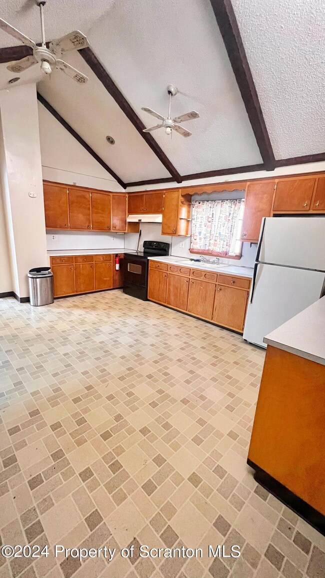 105 Chestnut St, Dupont, PA 18641 - photo 5