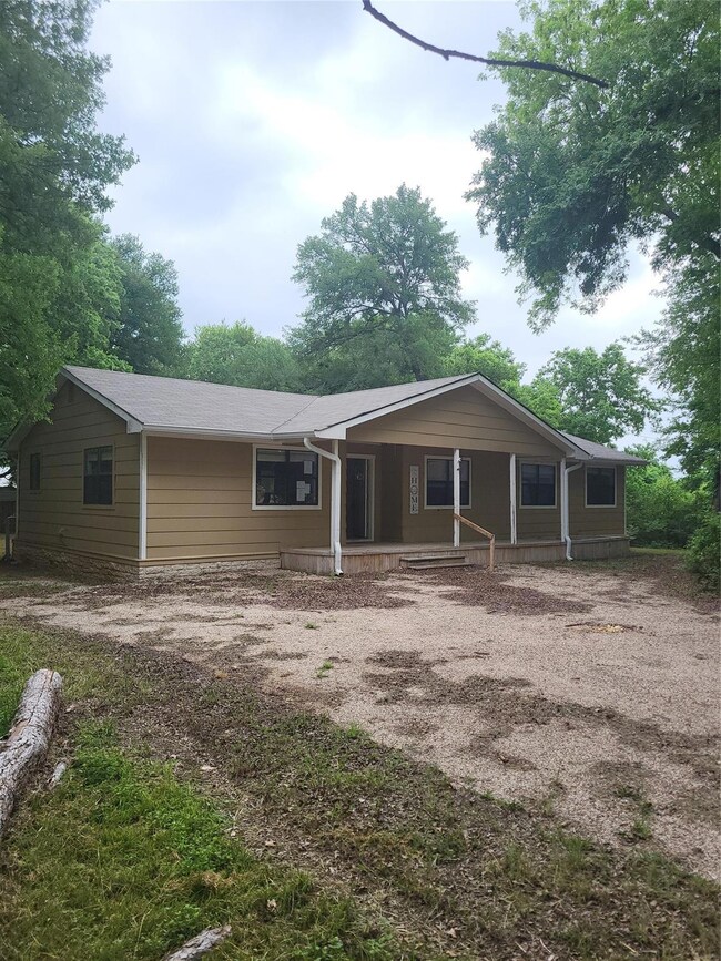 1209 Meander Rd, Granbury, TX 76049 - photo 2