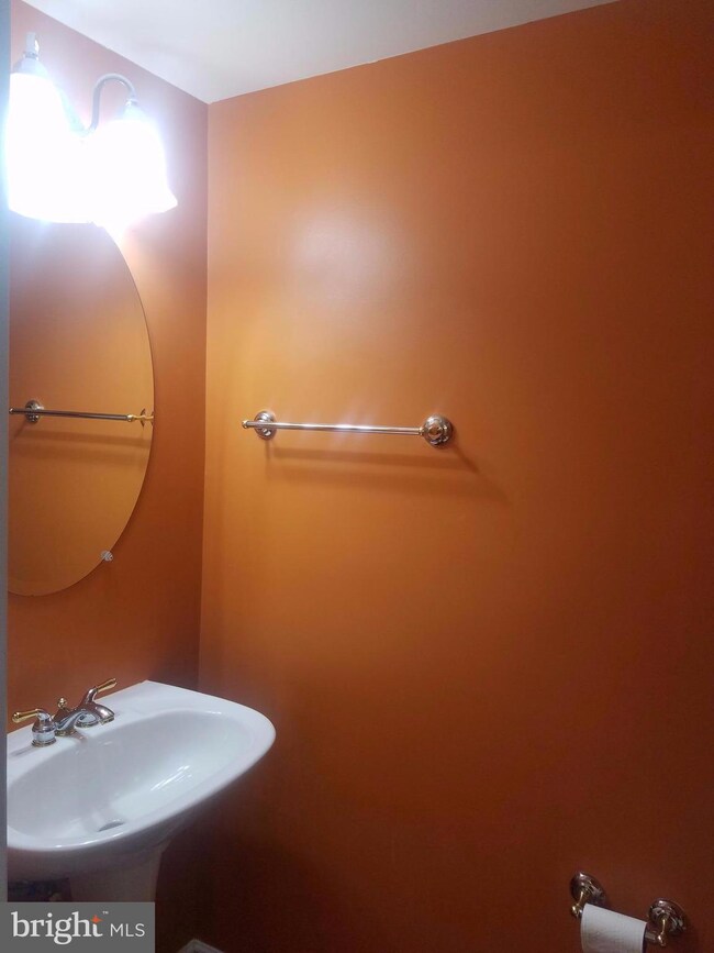 9274 Laurel Ridge Crossing Rd, Lorton, VA 22079 - photo 6