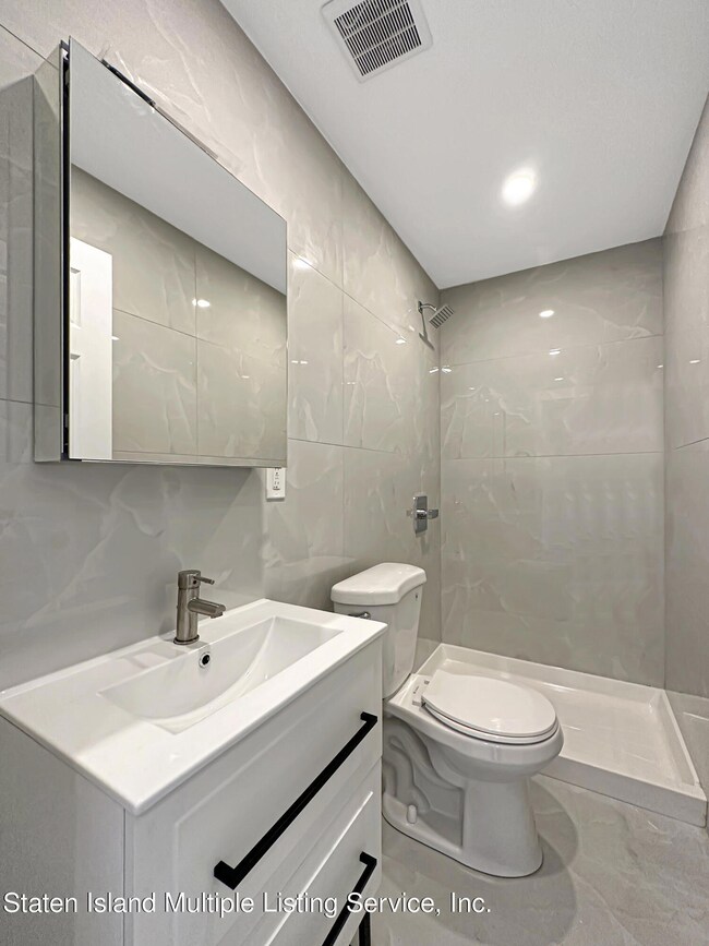 (4) HALF BATH