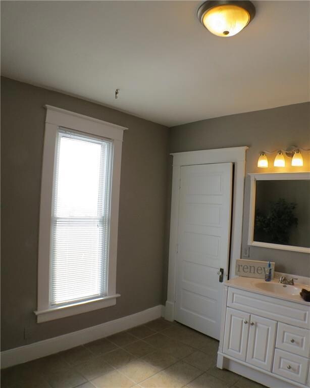 605 E Pearl St, Wapakoneta, OH 45895 - photo 3