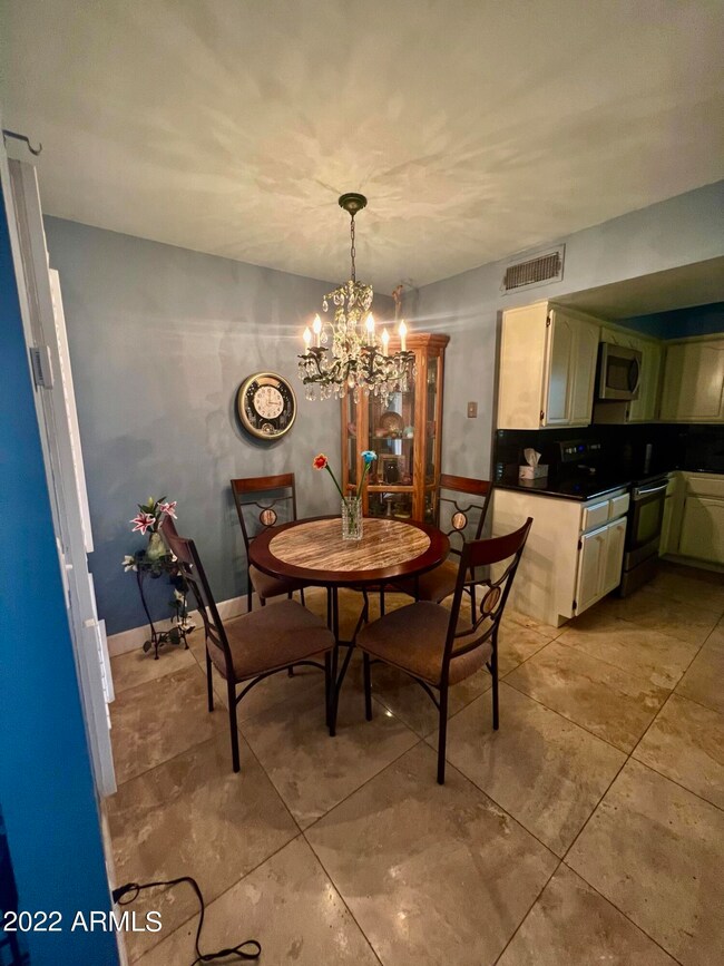 1037 E Lois Ln, Phoenix, AZ 85020 - photo 4