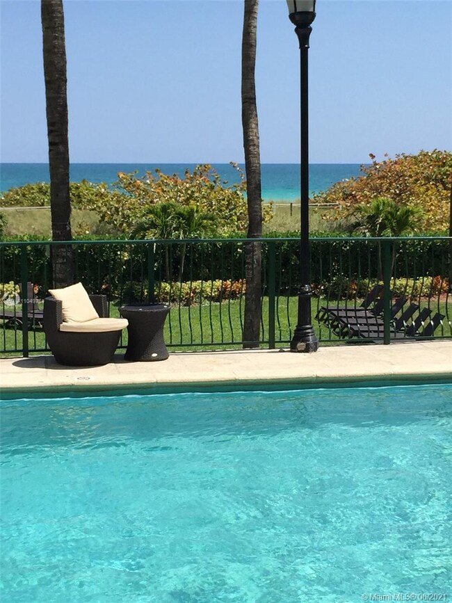 Pool faces Private beautiful backyard with Barbequ