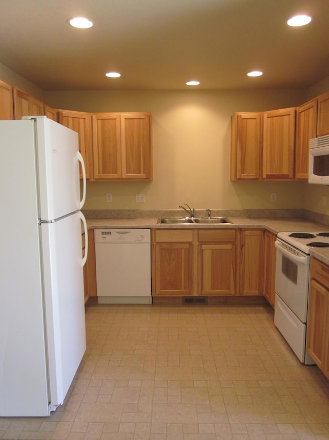 2723 SW Salmon Ave, Redmond, OR 97756 - photo 5