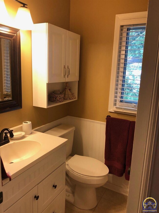 1910 SW Arnold Ave, Topeka, KS 66604 - photo 7