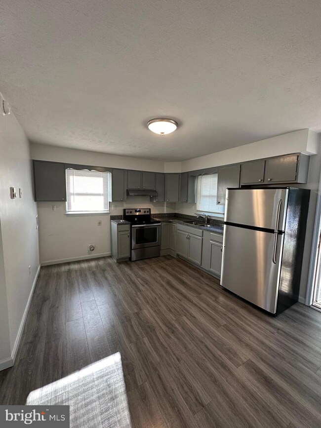 233 E Prospect St unit B, Front Royal, VA 22630 - photo 2