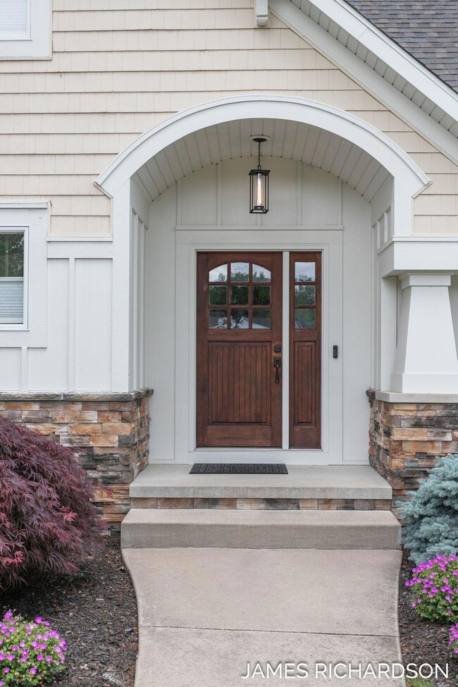 5-web-or-mls-15011-greybirch-ln