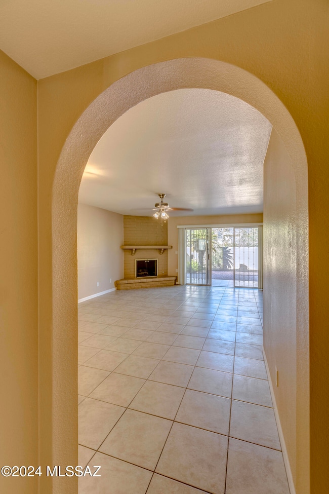 7827 E 4th St__033