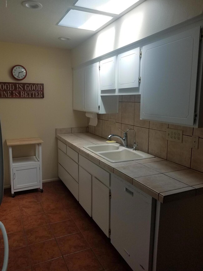 14215 N Newcastle Dr, Sun City, AZ 85351 - photo 5