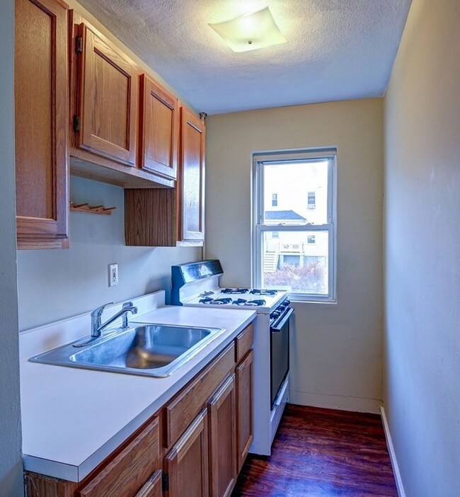 25 Oakland Ave unit 2R, Everett, MA 02149 - photo 5