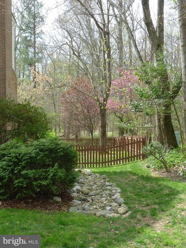 4616 Quarter Charge Dr, Annandale, VA 22003 - photo 2