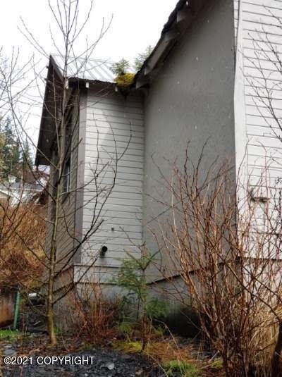 Exterior 4