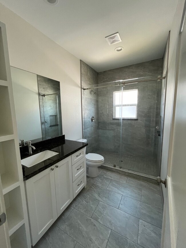 2002 Lynnfield Unit A St, Houston, TX 77093 - photo 7