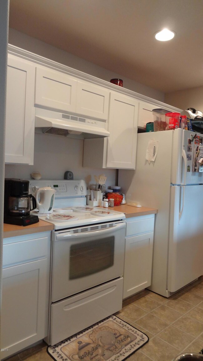 493 SE Neptune Ave, Lincoln City, OR 97367 - photo 4