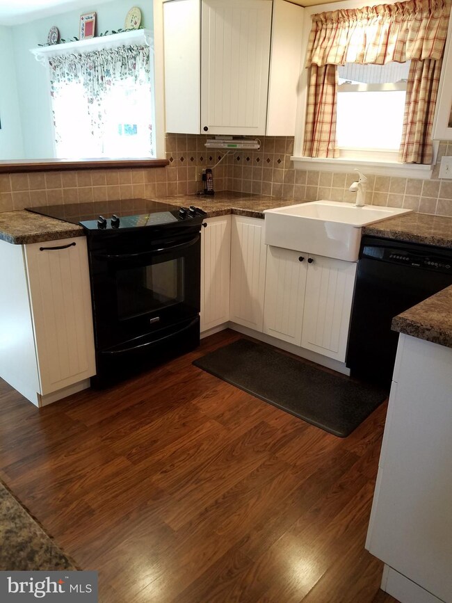 2004 Davis Dr, Norristown, PA 19403 - photo 3