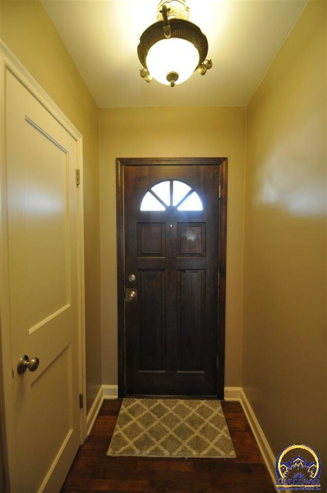 1237 SW Saline St, Topeka, KS 66604 - photo 5