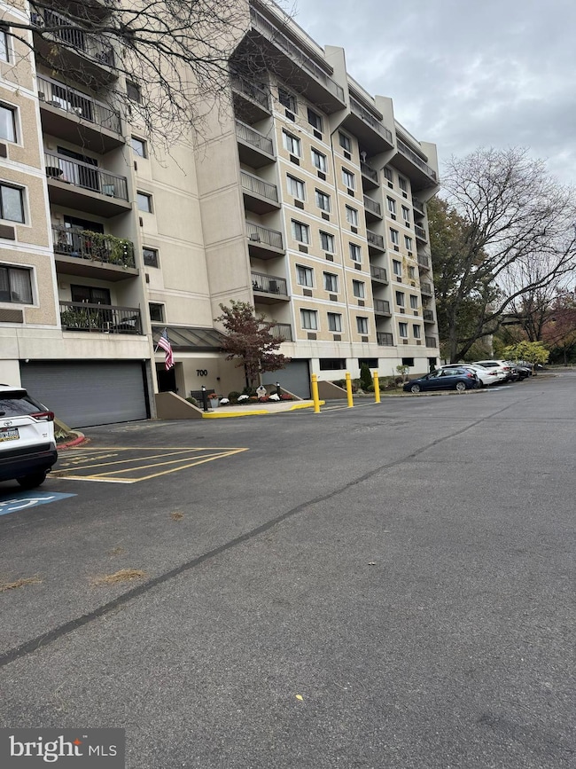 Crum Creek Valley Condominiums unit 3J, Wallingford, PA 19086 - photo 2