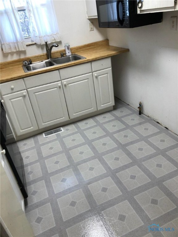 4150 Dahlia Dr, Toledo, OH 43611 - photo 4