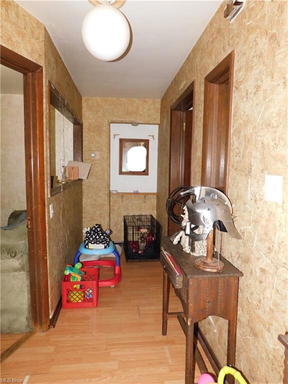 Foyer to 1st floor Unit