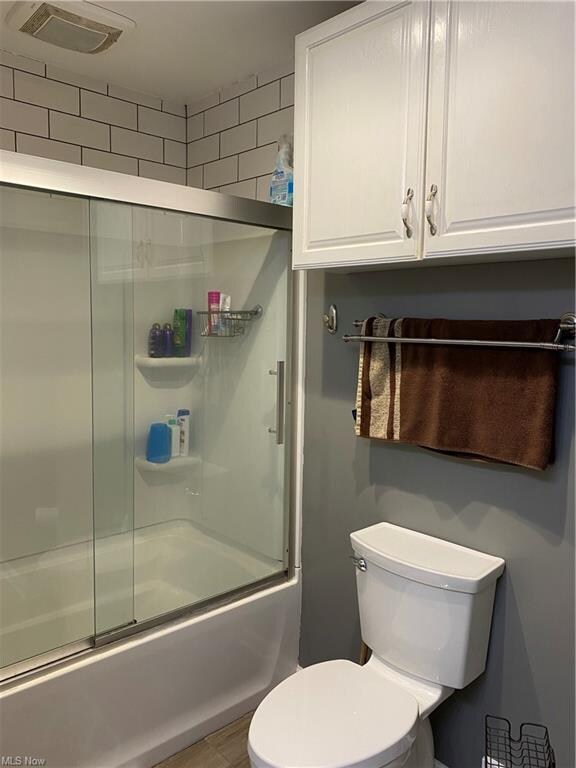 Main floor full bath 9 x7