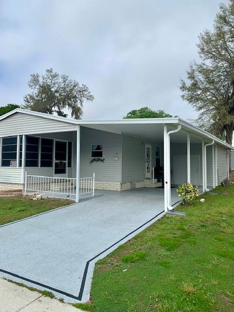 6127 Presidential Cir, Zephyrhills, FL 33540 - photo 2