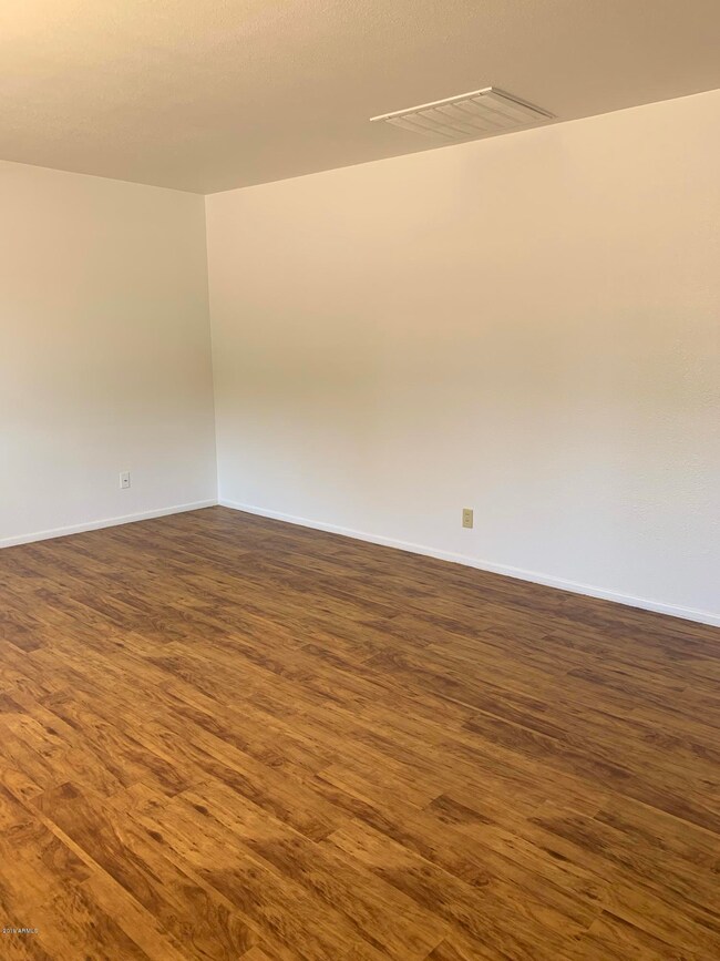 1142 E Griswold Rd, Phoenix, AZ 85020 - photo 2