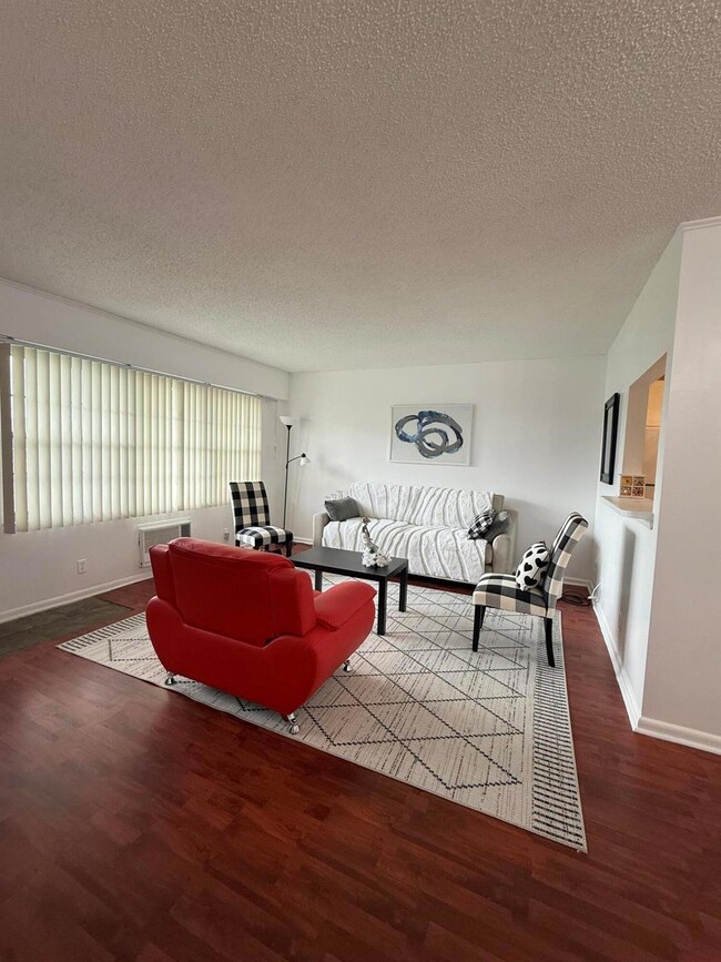 244 Suffolk F unit 244, Boca Raton, FL 33434 - photo 2