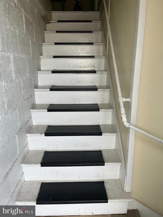 34 W Broad St, Reading, PA 19607 - photo 3