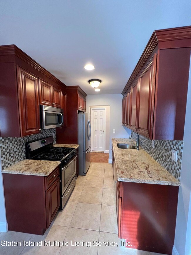 30 Donna Ct unit 1, Staten Island, NY 10314 - photo 6