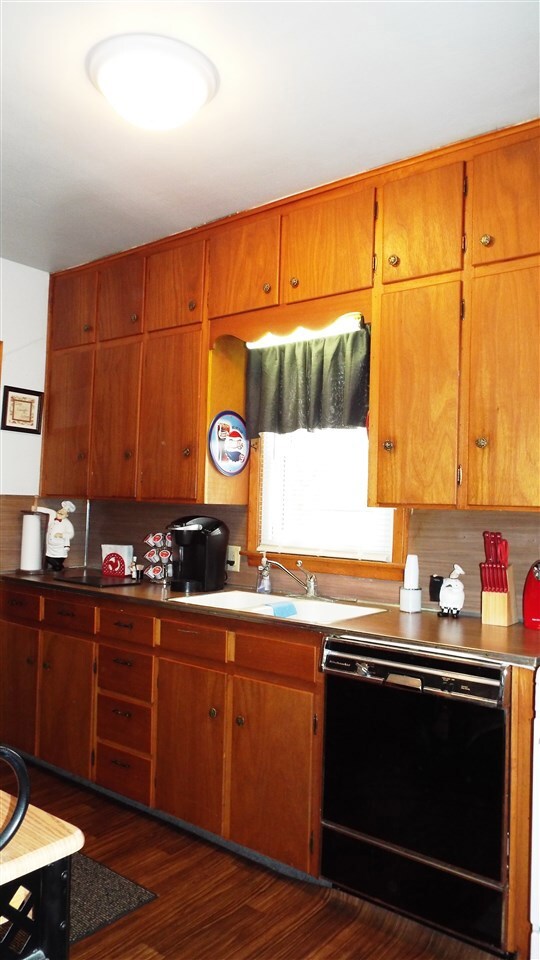 822 Hanna Blvd, Waterloo, IA 50701 - photo 4