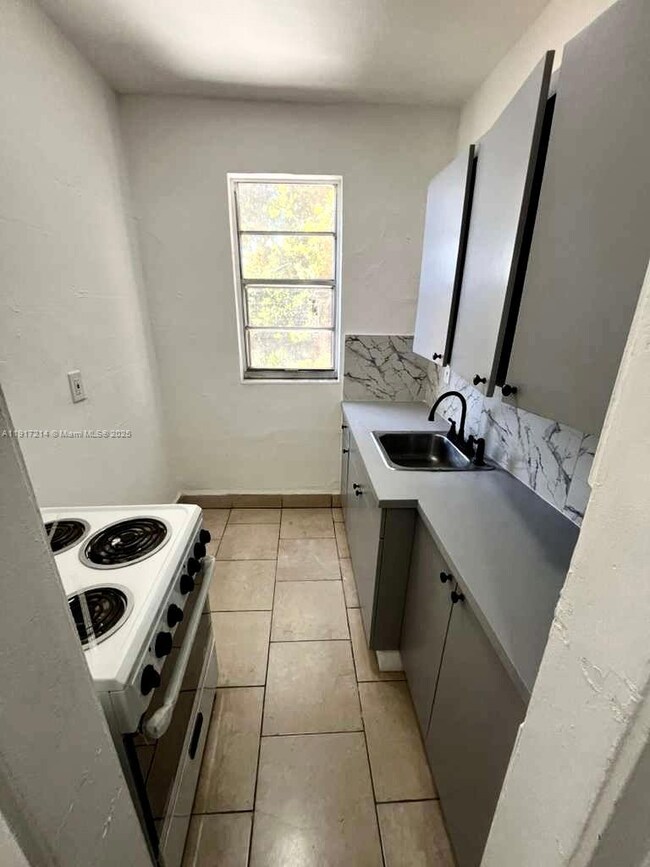 1560 SW 5th St unit 11, Miami, FL 33135 - photo 7