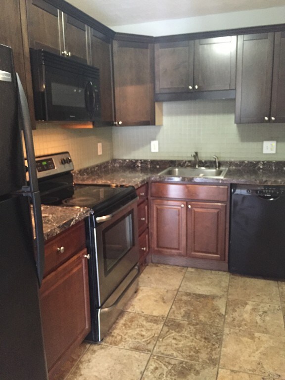 159 Bittersweet Ln unit 111, Randolph, MA 02368 - photo 2