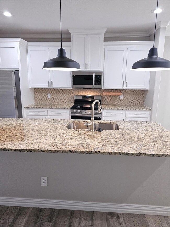 905 W Day St, Denison, TX 75020 - photo 5