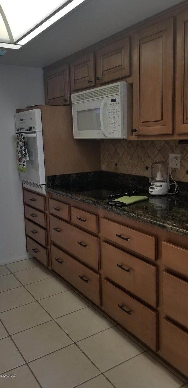 Tile & Lots of Cabinets