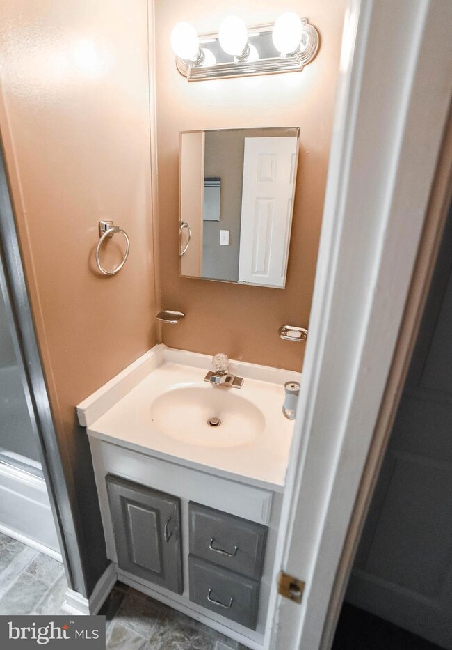 22483 Cornwall Dr, California, MD 20619 - photo 5