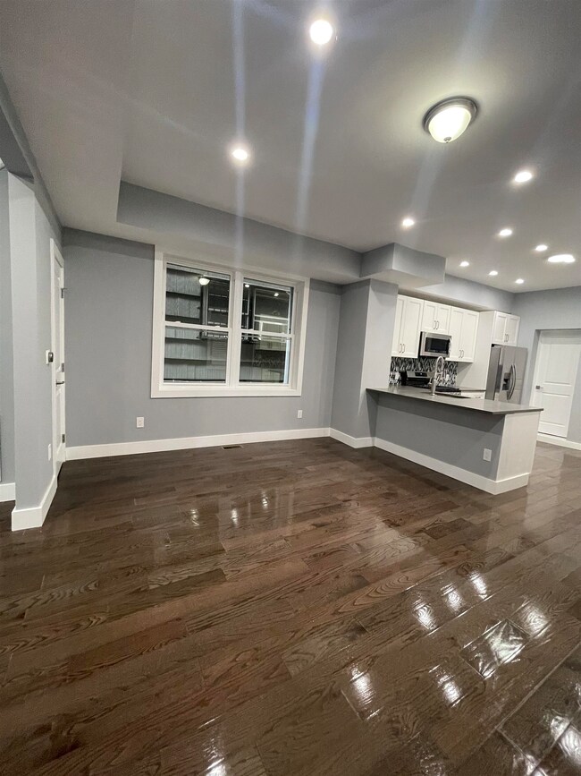 136 Wegman Pkwy, Jersey City, NJ 07305 - photo 7