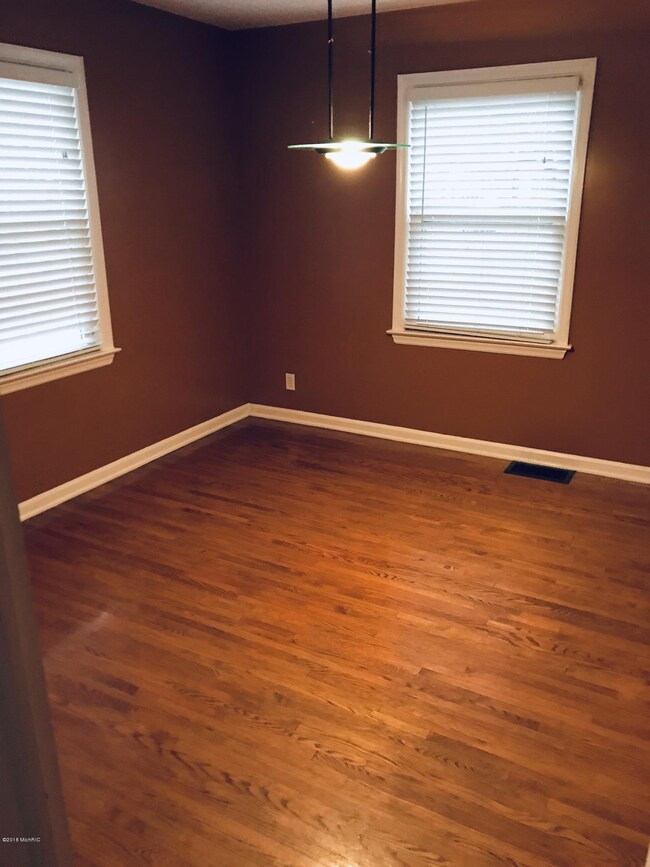 1251 Spring Ave NE, Grand Rapids, MI 49505 - photo 3