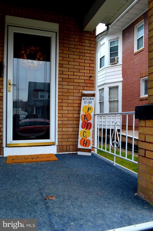 137 E Elm St, Reading, PA 19607 - photo 4